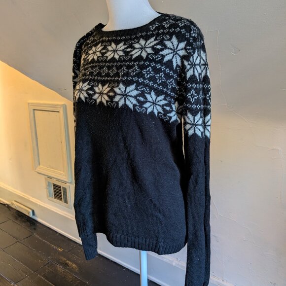 forever 21 black fair isle snowflake christmas sweater (medium) - Picture 2 of 6